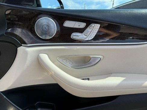 Used 2019 Mercedes-Benz E 300 4MATIC image 34