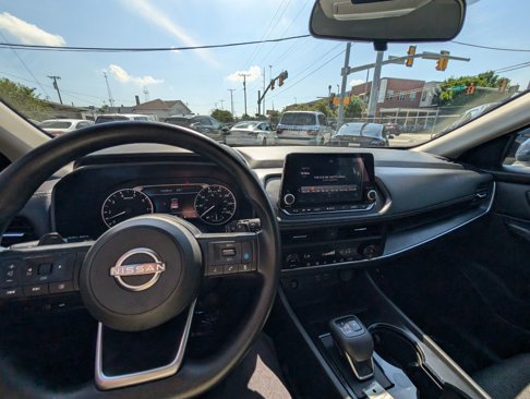 Used 2024 Nissan Rogue SV image 21