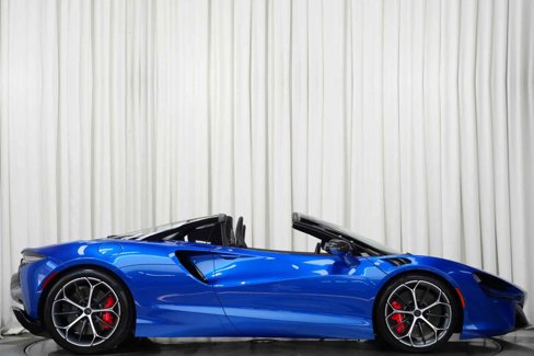 Used 2025 McLaren Artura Spider image 2