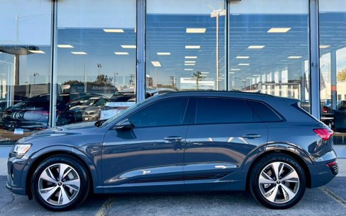 Used 2024 Audi Q8 e-tron Premium image 2