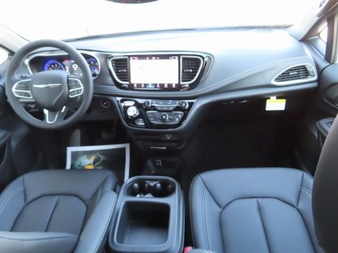 New 2026 Chrysler Pacifica Select image 24
