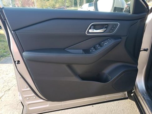 New 2026 Nissan Rogue Platinum image 16