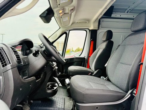 Used 2025 RAM ProMaster 2500 w/ Convenience Group image 14