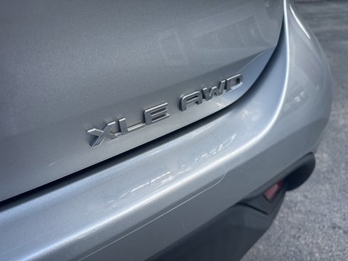 Used 2021 Toyota Highlander XLE image 42
