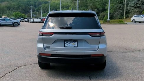 Used 2023 Jeep Grand Cherokee Altitude image 7