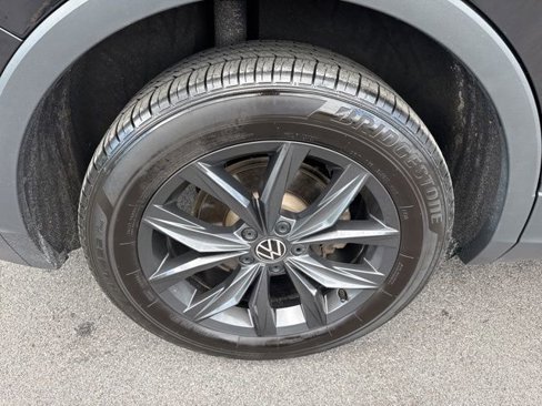 Certified 2024 Volkswagen Tiguan SE image 30