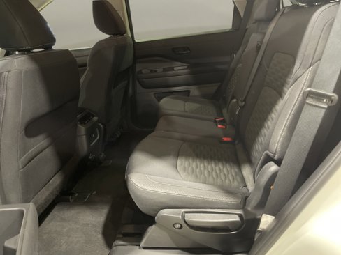 Used 2025 Nissan Pathfinder SV image 10