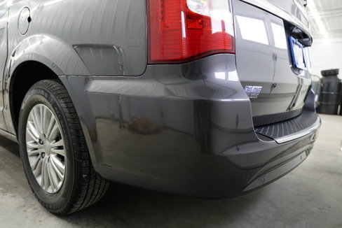 Used 2015 Chrysler Town & Country Touring-L w/ Driver Convenience Group image 10