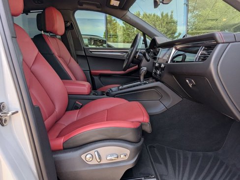 Certified 2025 Porsche Macan image 25