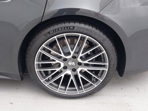 New 2025 Porsche Panamera 4 image 36