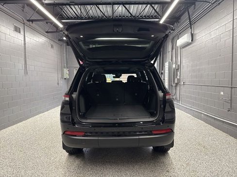 New 2025 Jeep Grand Cherokee Limited w/ Black Appearance Package image 11