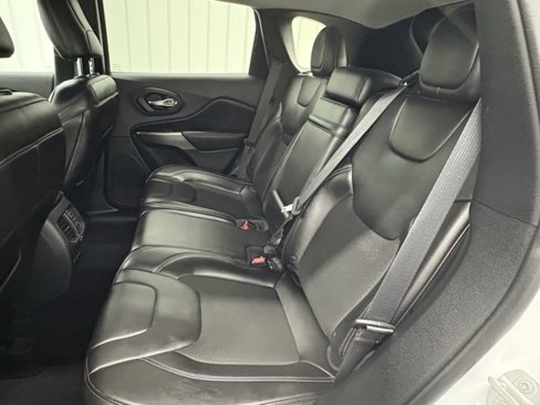Used 2019 Jeep Cherokee Latitude Plus w/ Trailer Tow Group image 9