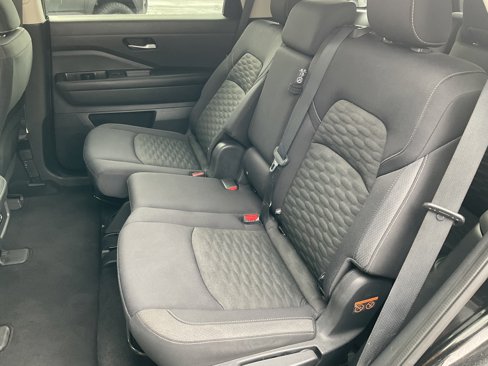 Used 2024 Nissan Pathfinder SV image 36