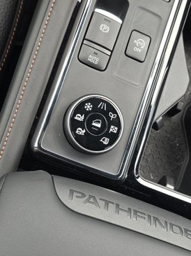 Used 2025 Nissan Pathfinder Rock Creek image 39