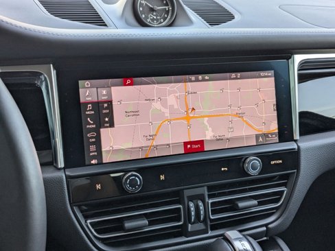 Certified 2025 Porsche Macan image 17