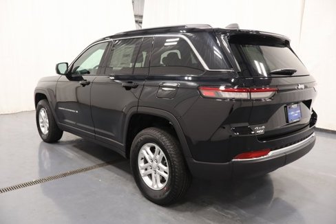 New 2025 Jeep Grand Cherokee Laredo image 6