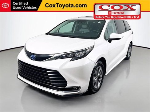 Certified 2024 Toyota Sienna XLE image 1