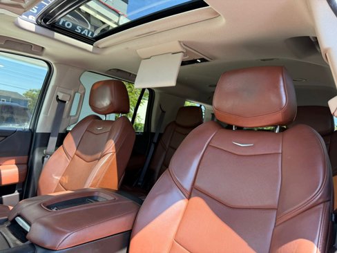 Used 2017 Cadillac Escalade Premium Luxury w/ LPO, Radiant Package image 20