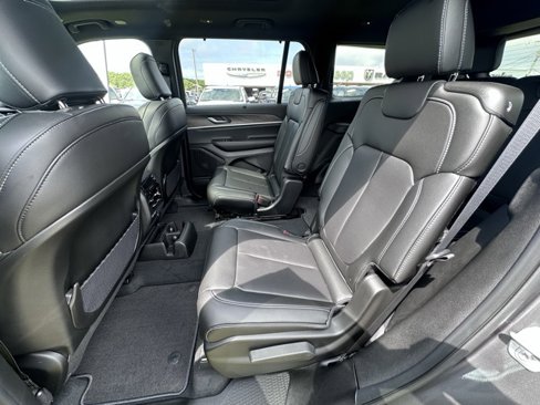 New 2025 Jeep Grand Cherokee L Limited w/ Luxury Tech Group II image 10