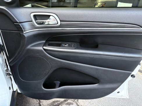 Used 2019 Jeep Grand Cherokee Limited image 20