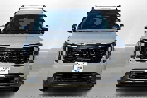 Used 2025 Kia Carnival SX Prestige image 2