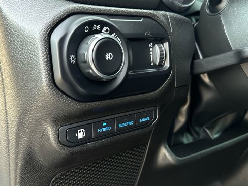 Used 2023 Jeep Wrangler Unlimited Sahara image 18