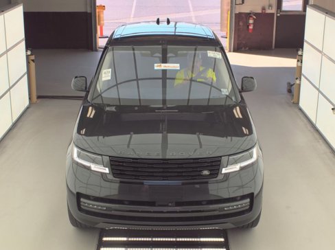 Used 2023 Land Rover Range Rover SE image 2