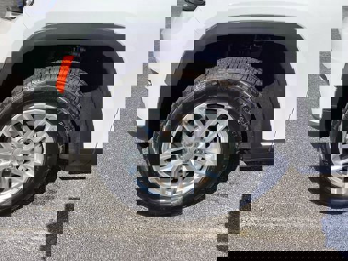 Used 2025 Jeep Grand Cherokee L Laredo w/ Luxury Tech Group I image 9