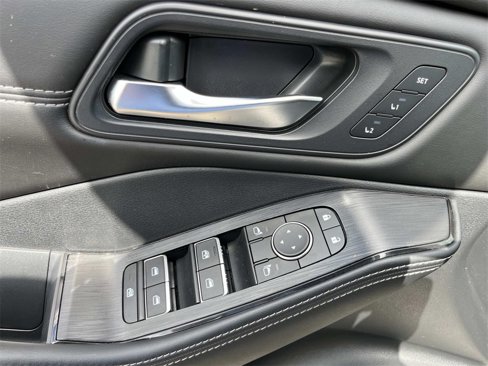 Used 2024 Nissan Rogue SL w/ SL Premium Package image 13