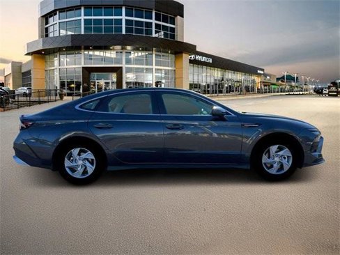 Certified 2025 Hyundai Sonata SE image 9