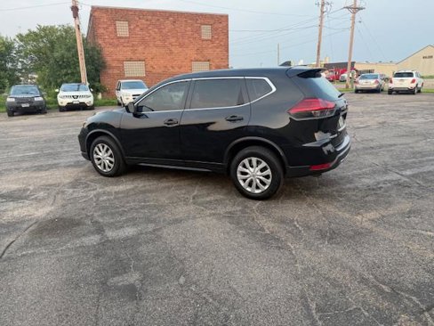 Used 2017 Nissan Rogue S image 11