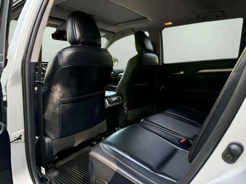 Used 2019 Toyota Highlander XLE image 20