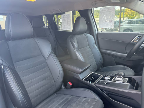 Used 2024 Mitsubishi Outlander SE Black Edition image 10