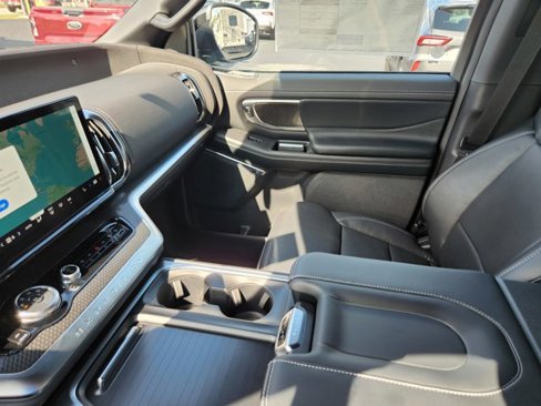New 2025 Ford Expedition Platinum image 11