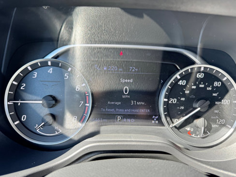 Used 2022 Nissan Titan SV image 9
