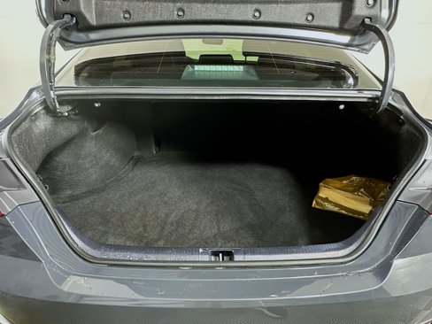 Used 2025 Toyota Camry SE image 28