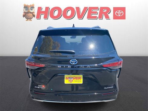 New 2025 Toyota Sienna Platinum image 3