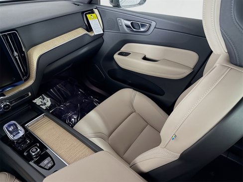 New 2026 Volvo XC60 B5 Plus w/ Protection Package Premier image 24