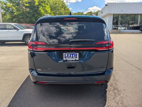 New 2025 Chrysler Pacifica Limited image 6