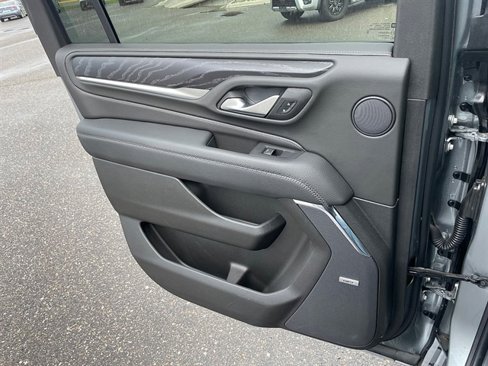 Used 2024 GMC Yukon XL Denali w/ Advanced Technology Package image 12