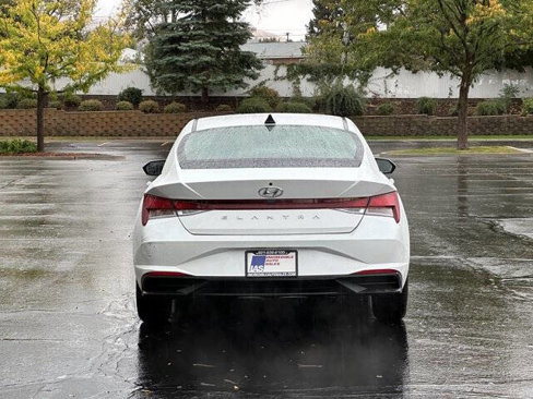 Used 2021 Hyundai Elantra SE image 5