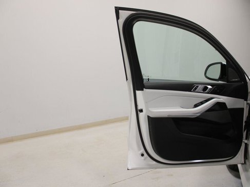 Certified 2025 BMW X5 xDrive40i w/ M Sport Package image 22