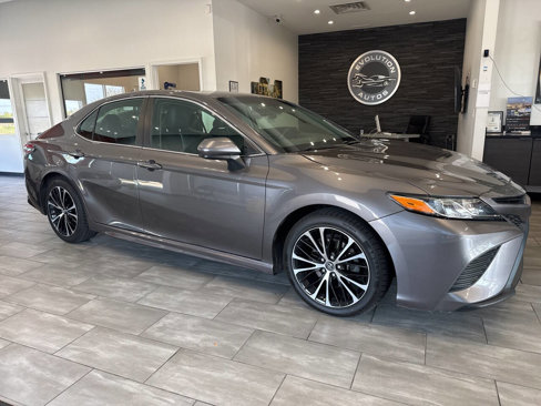 Used 2018 Toyota Camry SE image 4