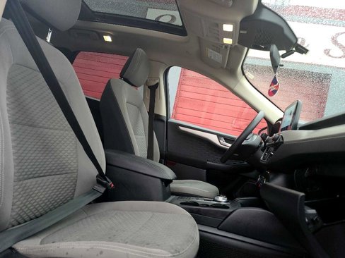 Used 2020 Ford Escape SE image 11