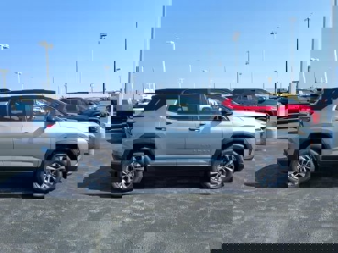 New 2026 Chevrolet Equinox LT image 2