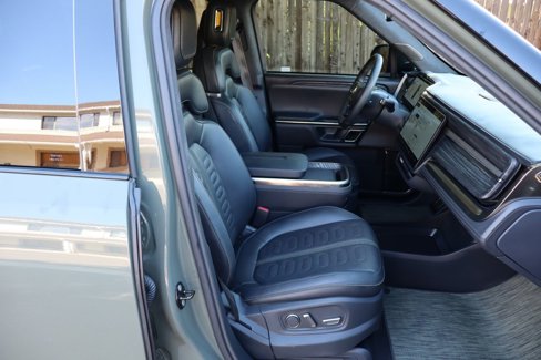 Used 2022 Rivian R1S Launch Edition image 24