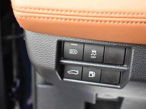 Used 2021 Toyota Avalon XSE image 19