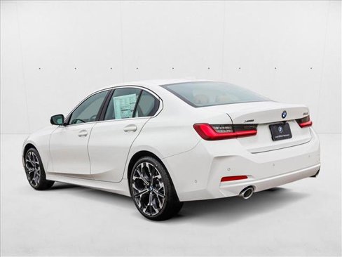 Used 2025 BMW 330i xDrive Sedan w/ Premium Package image 7