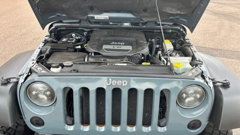 Used 2015 Jeep Wrangler Unlimited Rubicon w/ Max Tow Package image 11