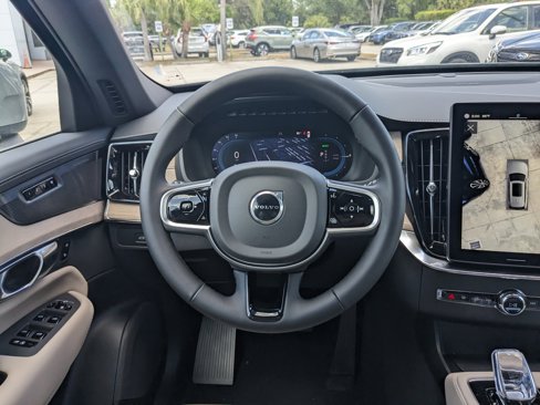 New 2025 Volvo XC90 T8 Plus w/ Protection Package Premier image 17